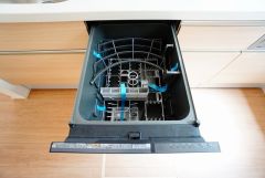 家事の時間が短縮できるフルオープンで開けやすい食器洗い乾燥機付。