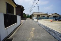 現地（2025年7月10日）撮影。大型車の通行が少なく、騒音や振動が少ないので静かで快適な生活を送れます。