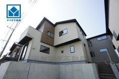 若宮小学校徒歩3分、多々良中学校徒歩13分と近くお子様も無理なく通えます。