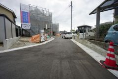 住人以外の車の進入も少なく、小さなお子様を持つご家庭にも安心です。