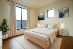 家具はイメージです。主寝室としてお使いいただけそうなこちらのお部屋は、日当たりが良く、爽やかな風を感じて起きる朝は、快適生活の始まりに。