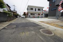 大型車の通行が少なく、騒音や振動が少ないので静かで快適な生活を送れます。