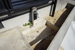 お車の洗車や外壁のお掃除をする際に便利な外水栓。