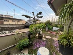 お子様と公園に行けない日も、のびのびお庭で遊べるのがうれしいですね。ガーデニングやお子様のプールなど大活躍です＾＾