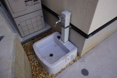 外水栓付き。掃除や植物への水やり、お子様用のプールなど大活躍すること間違いなし。