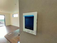 防犯性、セキュリティ対策に安心できるテレビモニター付きインターフォンです。セールスマン対策にもなり安心できます。