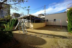 子育て層にうれしい敷地内公園。