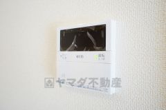 キッチン横からボタンひとつで操作が楽々。