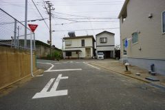 大型車の通行が少なく、騒音や振動が少ないので静かで快適な生活を送れます。