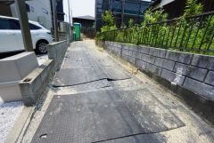 2025年6月撮影。カースペース3台分あり＾＾奥まっているのでプライバシーが確保しやすいですよ＾＾