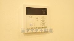 キッチン横からボタンひとつで操作が楽々。