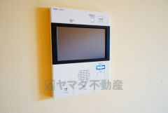 防犯性、セキュリティ対策に安心できるテレビモニター付きインターフォンです。セールスマン対策にもなり安心できます。