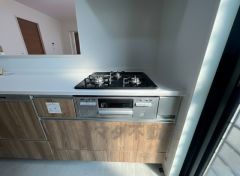 複数の調理を一度に行うことができる3口コンロ。効率よくお料理が出来ます。毎日のお料理も楽しくなりますね＾＾