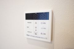おいだき機能つきなのでお風呂に入る時間が異なるご家庭には嬉しいですね。ボタン一つで快適で便利な生活が＾＾