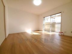 住む人のこだわりを活かす洋室。日当たりがよく、寝室としての利用もおすすめ。爽やかな風を感じて起きる朝は、快適生活の始まりに。