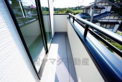 陽当たりの良いバルコニーです。お洗濯やお布団干しはもちろん、日光浴スペースにも。