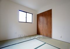 同仕様写真。あると嬉しい1階の一部屋。お子様のお昼寝スペースや客間、お友達やご親戚のお泊り部屋としても使えます。