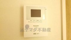 防犯性、セキュリティ対策に安心できるテレビモニター付きインターフォンです。セールスマン対策にもなり安心できます。