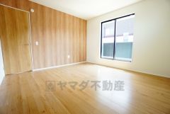 ご夫婦お二人のプライベートシーンを演出する寝室は、大容量のウォークインクローゼット付き。