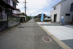 住人以外の車の進入も少なく、小さなお子様を持つご家庭にも安心です。