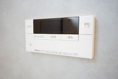 湯量・湯温の設定、そして保温までワンタッチのフルオートバス。便利な追い炊き機能付きです。