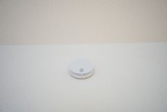 火災報知器が設置されていることで、火災の発生をいち早く感知し、就寝中や留守中でも素早く危険を知らせてくれるため、家族の安全を確保し被害を最小限に抑えられます。