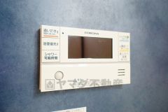 湯量・湯温の設定、そして保温までワンタッチのフルオートバス。便利な追い炊き機能付きです。