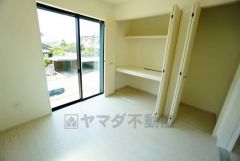 リビング隣の洋室です。インテリアでどんな部屋にするのか考えるのも楽しみです。