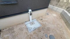 お車の洗車や外壁のお掃除をする際に便利な外水栓。