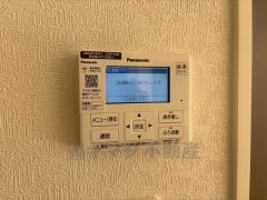 キッチン横からボタンひとつで操作が楽々。