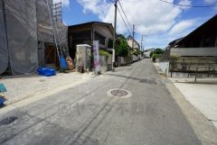 現地（2025年8月）撮影。住人以外の車の進入も少なく、小さなお子様を持つご家庭にも安心です。落ち着いた住宅地内で快適な生活を実現してみませんか。