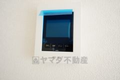 防犯性、セキュリティ対策に安心できるテレビモニター付きインターフォンです。セールスマン対策にもなり安心できます。