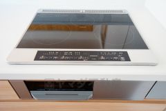 汚れてもサッとふける、お手入れのしやすいIHクッキングヒーター。オール電化なので経済的。