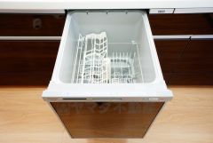 家事の時間が短縮できる食器洗浄乾燥機。後片付けも楽になりますね。