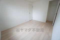 住む人のこだわりを活かす洋室。日当たりがよく、寝室としての利用もおすすめ。