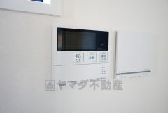 キッチン横からボタンひとつで操作が楽々。