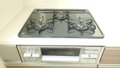 複数の調理を一度に行うことができる3口コンロ。効率よくお料理が出来ます。毎日のお料理も楽しくなりますね＾＾