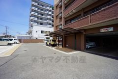 駐車場（月額5000～8500円）。詳しくはお問い合わせ下さい＾＾落ち着いた住宅地内で快適な生活を実現してみませんか。