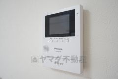 防犯性、セキュリティ対策に安心できるテレビモニター付きインターフォンです。セールスマン対策にもなり安心できます。