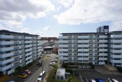 周りに高い建物がないので眺望良好です。南西向きで、日当たりも良好。お洗濯物が良く乾きます。