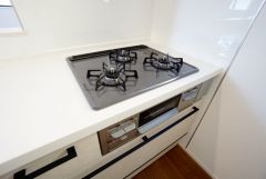 複数の調理を一度に行うことができる3口コンロ。効率よくお料理が出来ます。毎日のお料理も楽しくなりますね＾＾