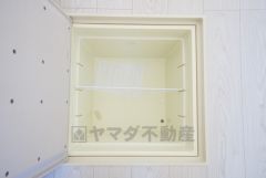 キッチンにある床下収納は、居住スペースを減らさずに買い置きの調味料や非常食などを保管することができます。