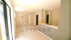 断熱性能の窓ガラスを採用。省エネ、光熱費カットにも貢献します。夏は涼しく、冬は暖かく快適に過ごせますよ＾＾