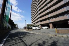 車の通り抜けができないので、小さな子供も安心して遊ばせることができます。落ち着いた住宅地内で快適な生活を実現してみませんか。