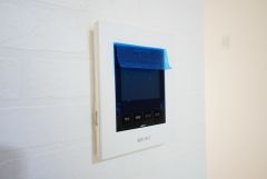 防犯性、セキュリティ対策に安心できるテレビモニター付きインターフォンです。セールスマン対策にもなり安心できます。