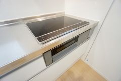 IHクッキングヒーターは火を使わないため、火災の発生リスクを抑えることが出来ます。汚れてもサッとふけてお掃除らくらく＾＾