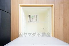 キッチンにある床下収納は、居住スペースを減らさずに買い置きの調味料や非常食などを保管することができます。