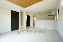 家族が集まる開放的なリビング。思い思いの時間を過ごしたり、家族みんなで食事をしたり、素敵な団らんの場になりますね＾＾