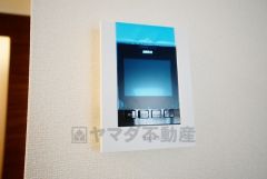 防犯性、セキュリティ対策に安心できるテレビモニター付きインターフォンです。セールスマン対策にもなり安心できます。