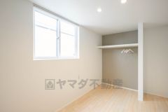 オープンクローゼットは、扉の開閉動作がないので荷物の出し入れがスムーズになります。衣類を綺麗にまとめておしゃれにまとめれば、お部屋のアクセントにもなります＾＾